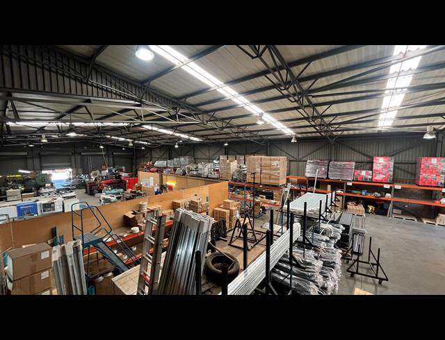 1,535M² WAREHOUSE TO LET IN SPARTAN